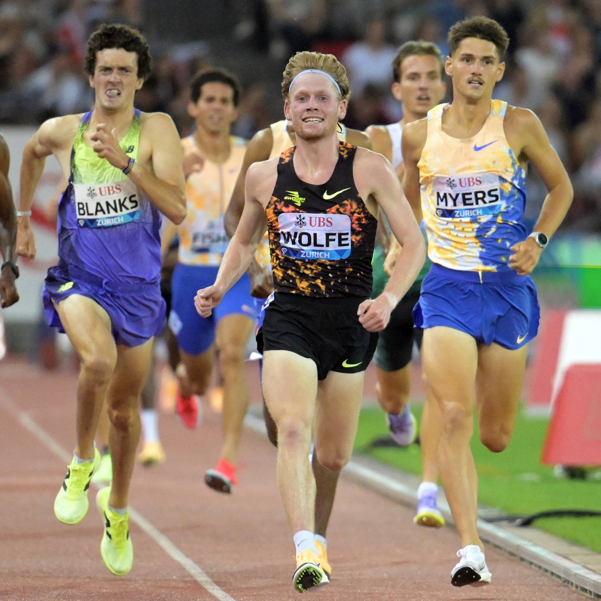 Løpere i et friidrettsløp på bane under et Diamond League-stevne i Zürich. (Bildebeskrivelsen er laget av en KI-tjeneste)