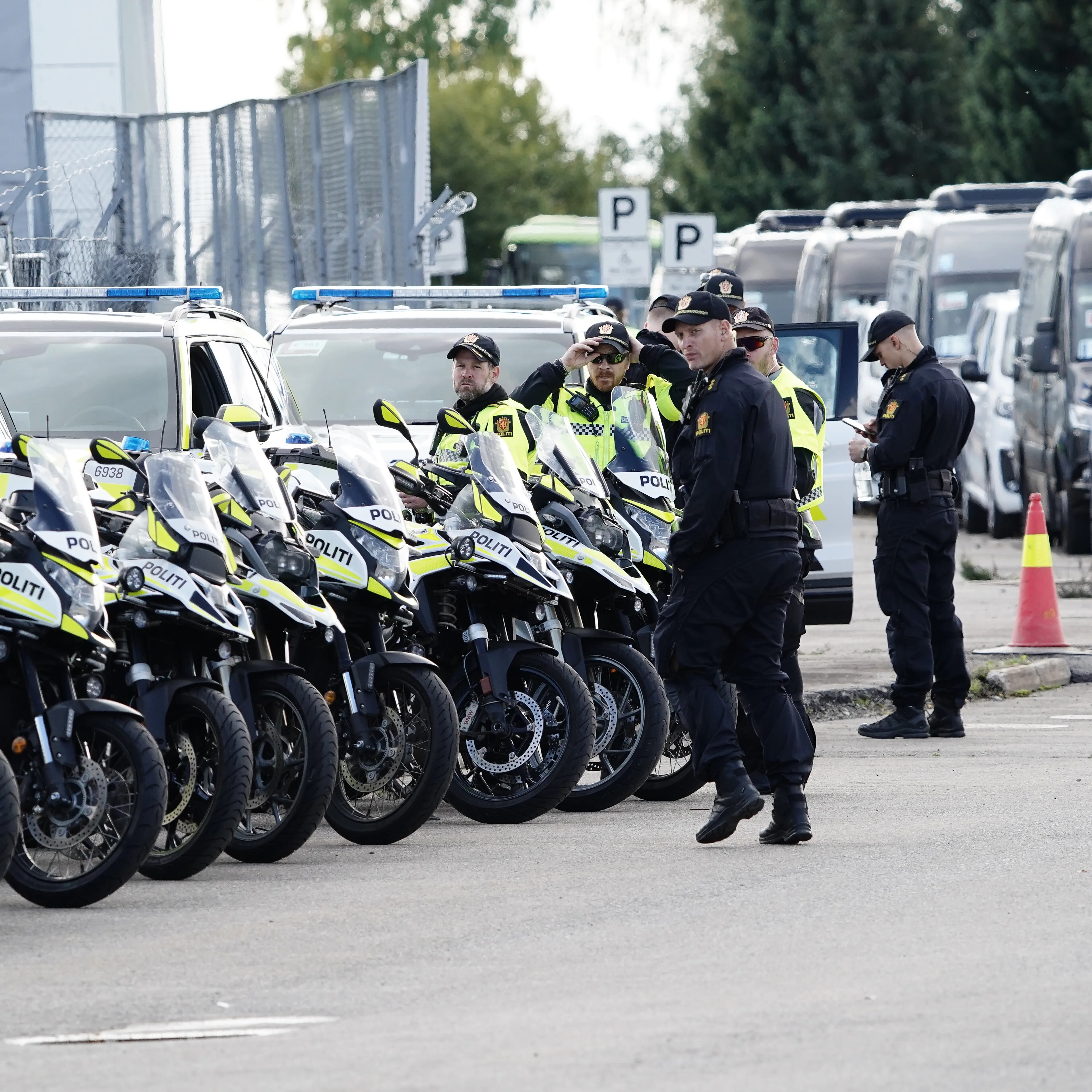 mange politifolk venter på gardermoen