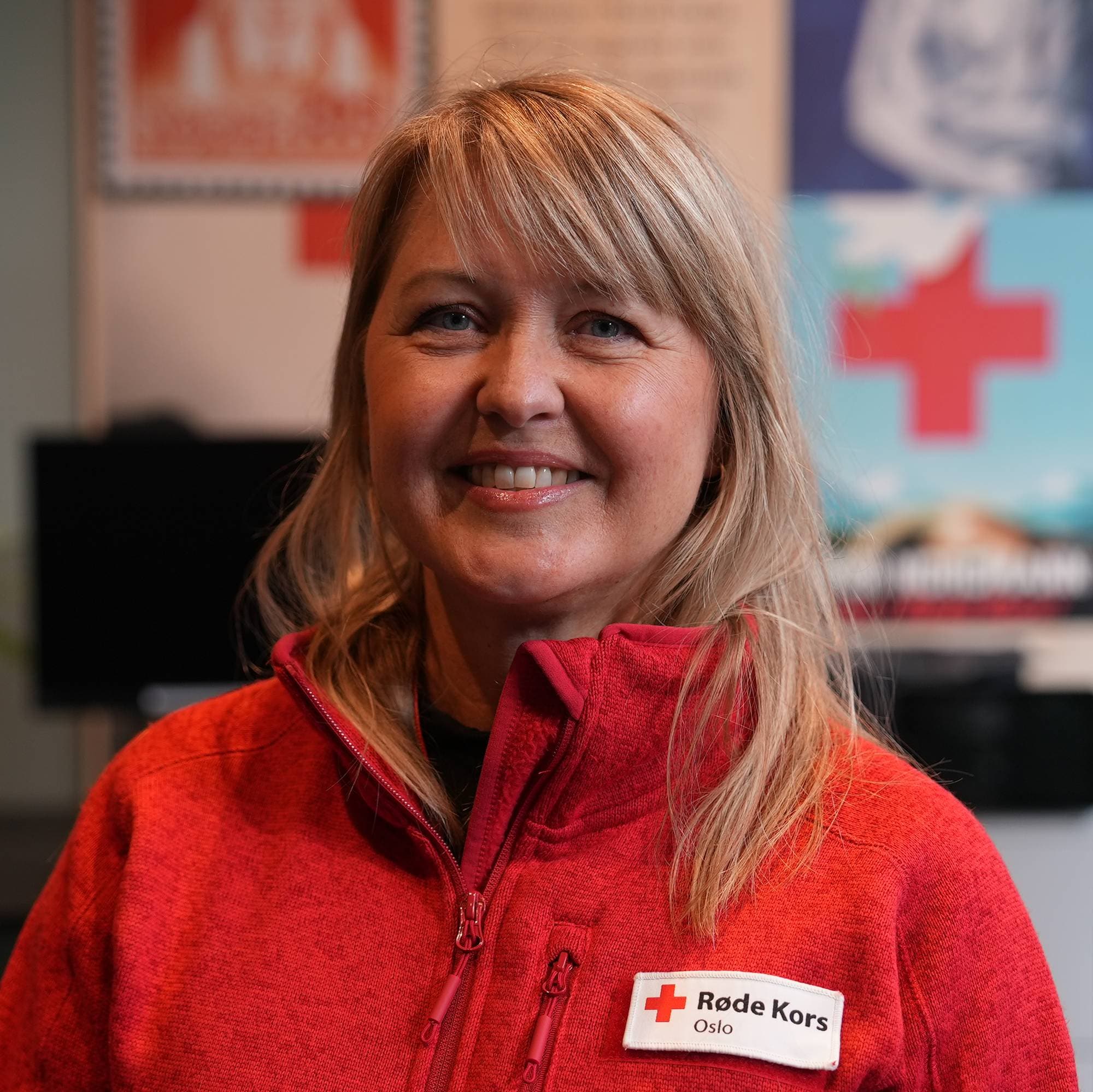en person med rød skjorte (Bildebeskrivelsen er laget av en KI-tjeneste)