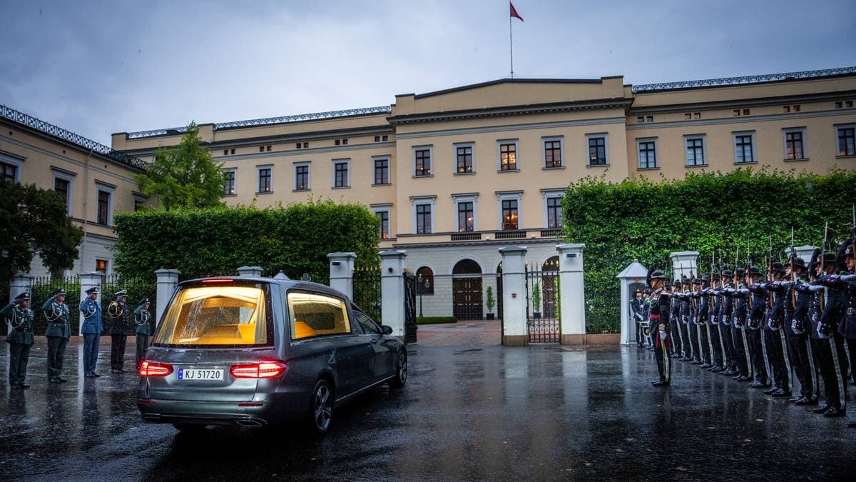 Du kan ta farvel med kongens båre fra tirsdag