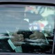 Foto: CHERISS MAY / Reuters President Trump gir to tomler opp til tilskuerne utenfor sykehuset der han blir behandlet for covid-19.