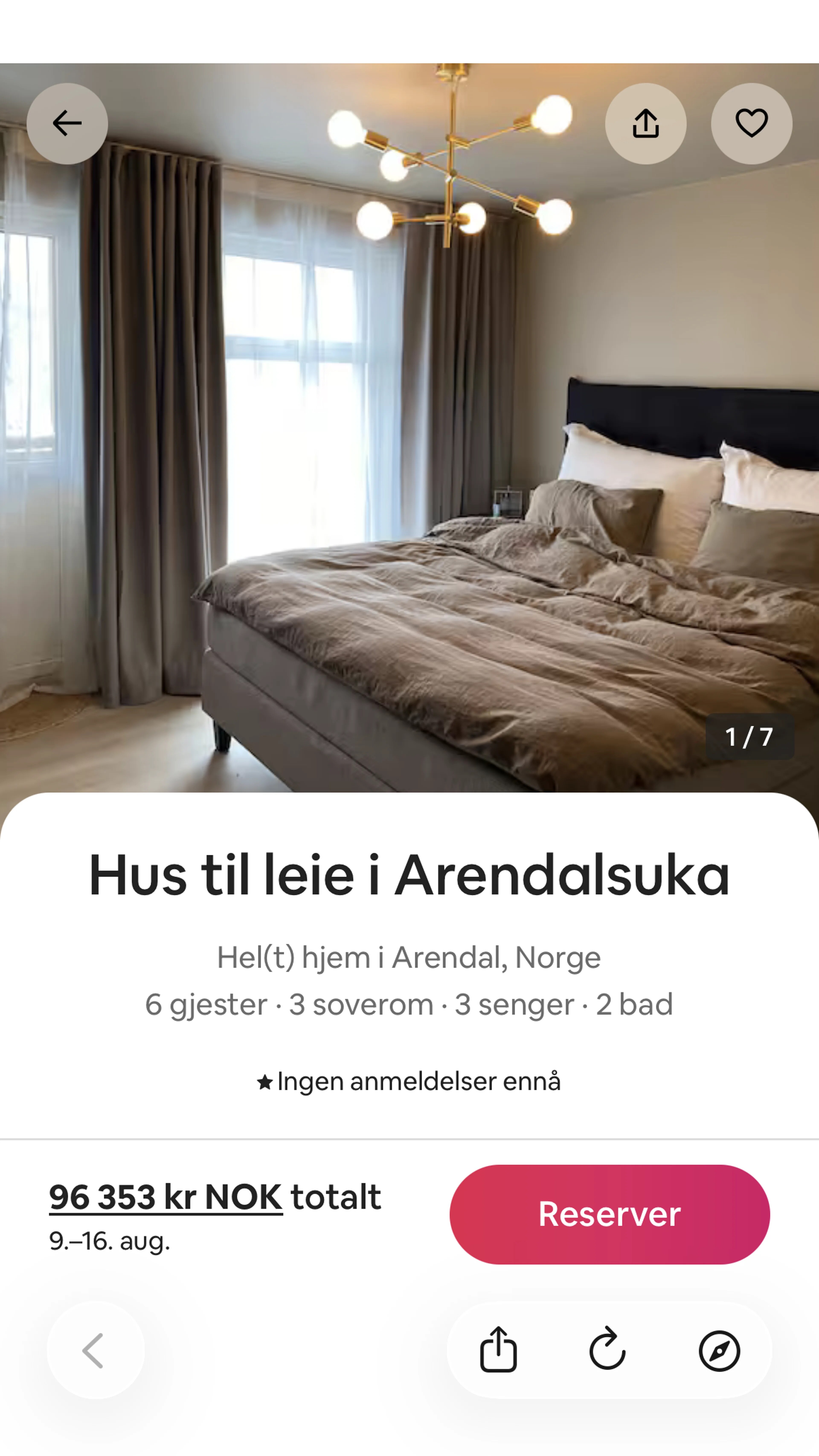 bilde viser side fra airbnb med en stor seng