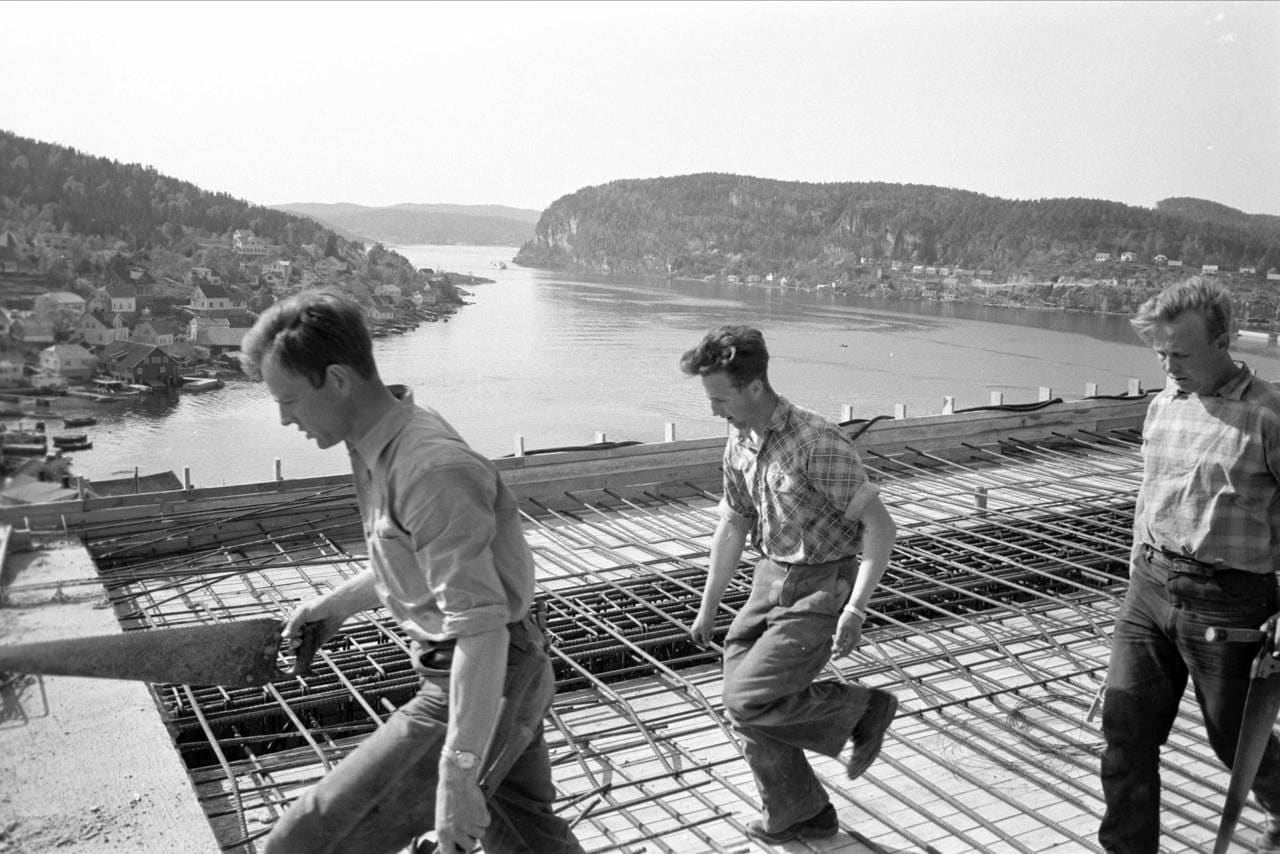 Frierfjorden - Brevikbrua under bygging, 1960.