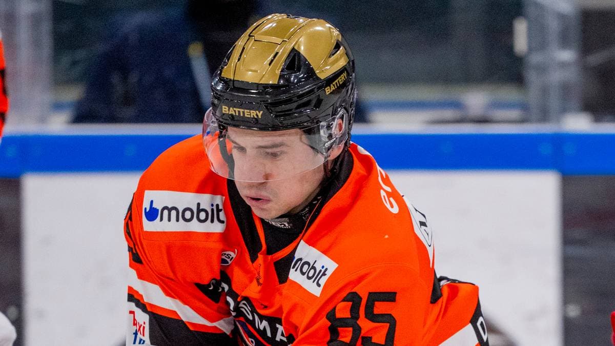 TV 2: Hockeyspiller til sykehus etter takling