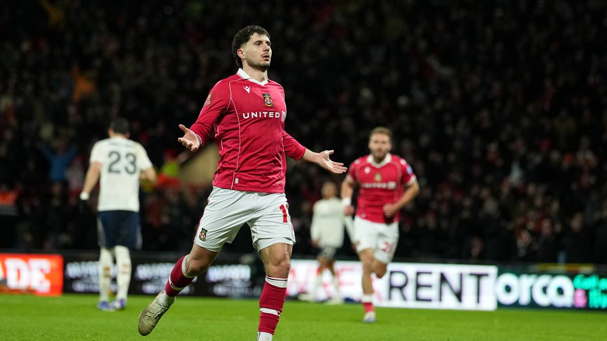 Hollywood-laget Wrexham slo ut Nottingham Forest på straffer i FA-cupdrama