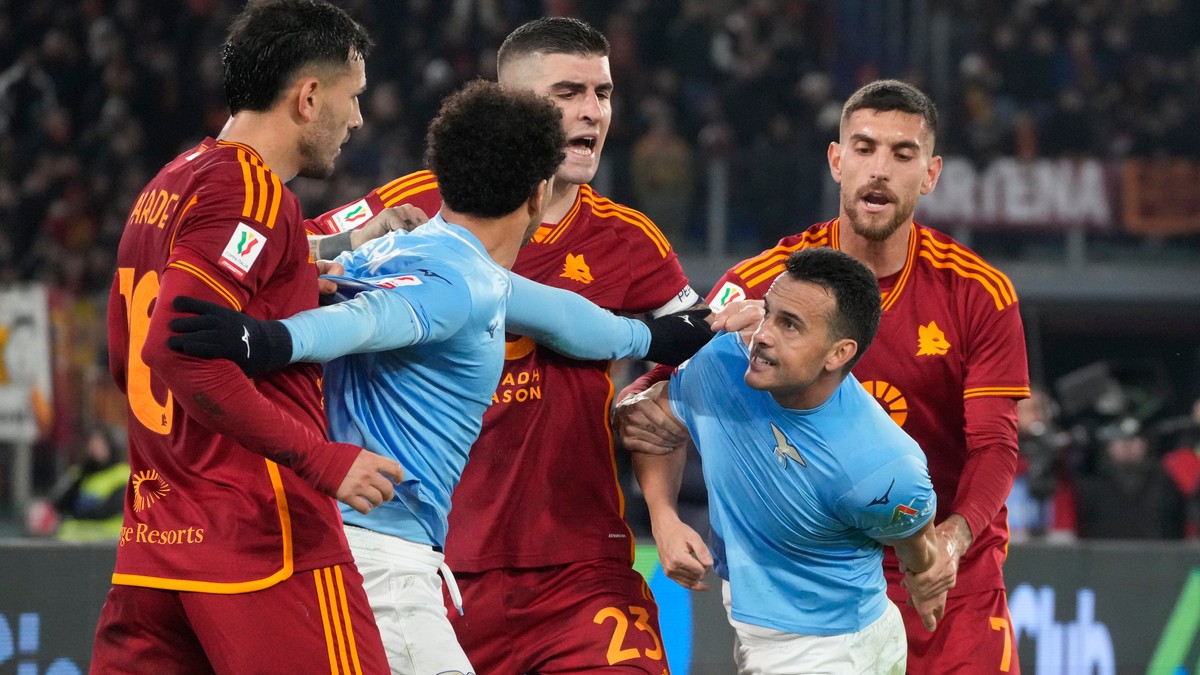 Tre røde kort da Lazio sendte Roma ut av cupen