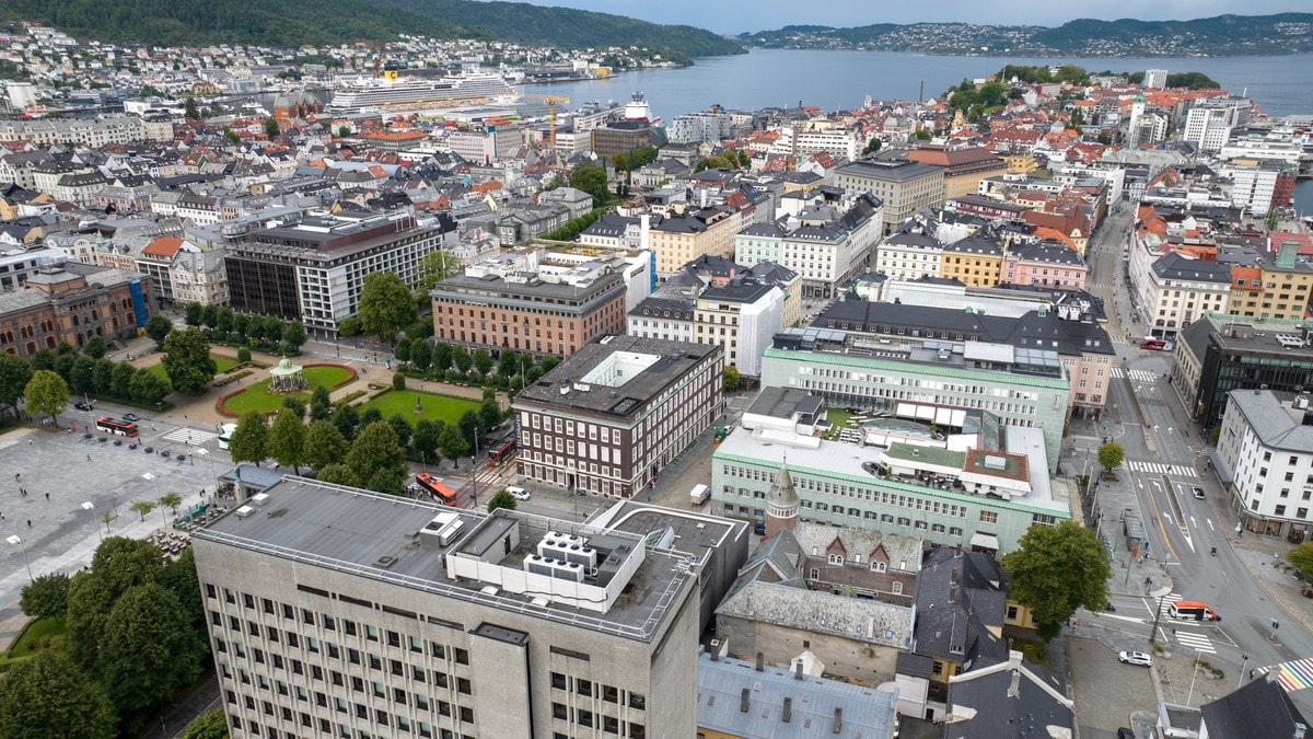 Dronebilde av Bergen sentrum, tatt 13. august 2024 FOTO: Odd Arne Olderbakk/NRK Dronebilde av Bergen sentrum, tatt 13. august 2024 FOTO: Odd Arne Olderbakk/NRK