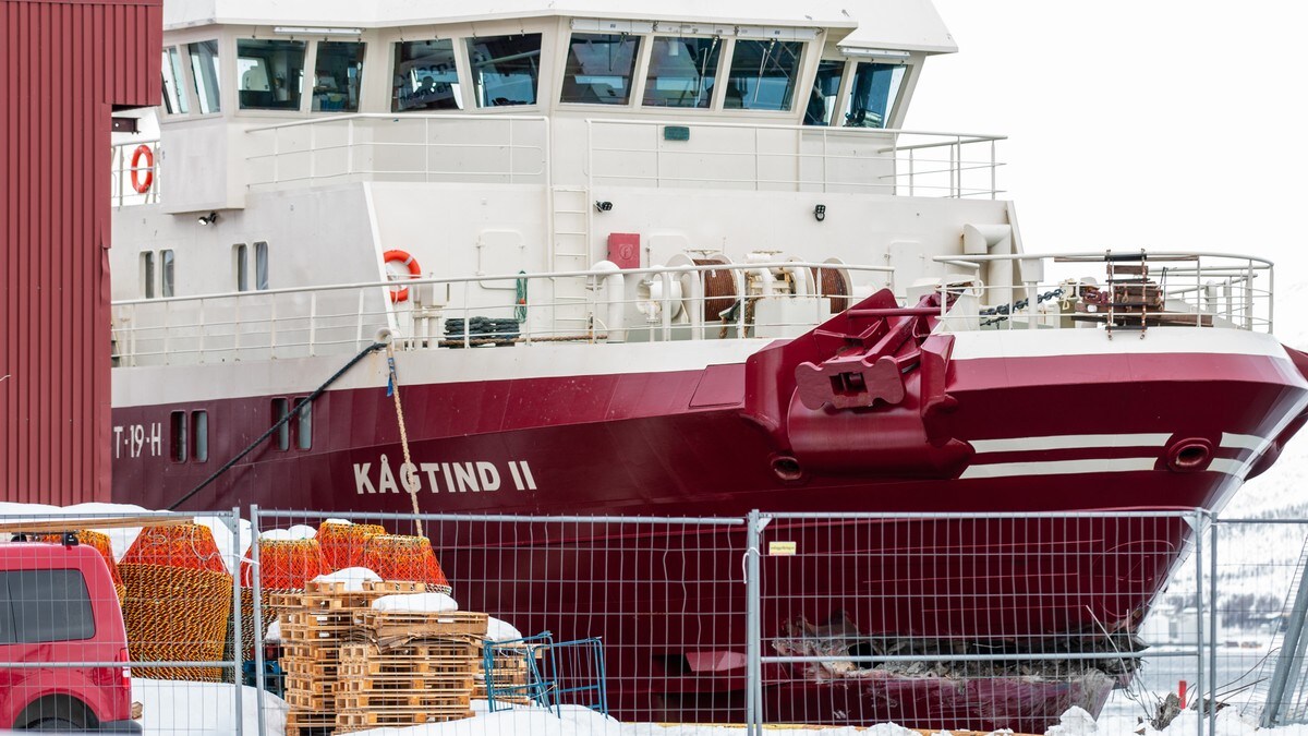 Tråleren «Kågtind II»  med 21 om bord tar inn vann øst for Bjørnøya