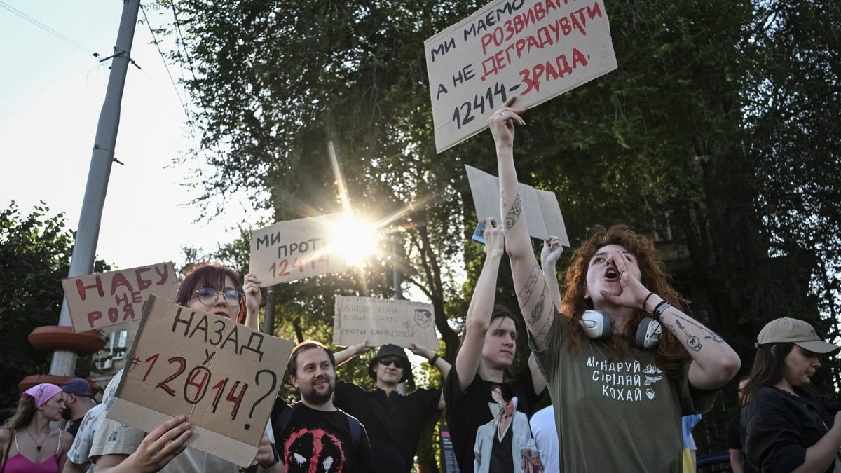 Zelenskyj snur etter protester: Lover uavhengige antikorrupsjonsbyråer