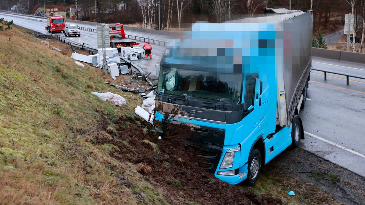 E18 fortsatt stengt etter ulykke