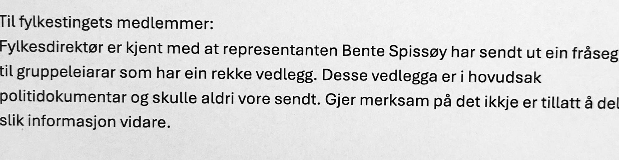 Dialogen enda med at administrasjonen sende ut eit internt varsel om at ingen måtte dele bileta vidare, og at politiet på eige initiativ oppretta sak mot Spissøy.
