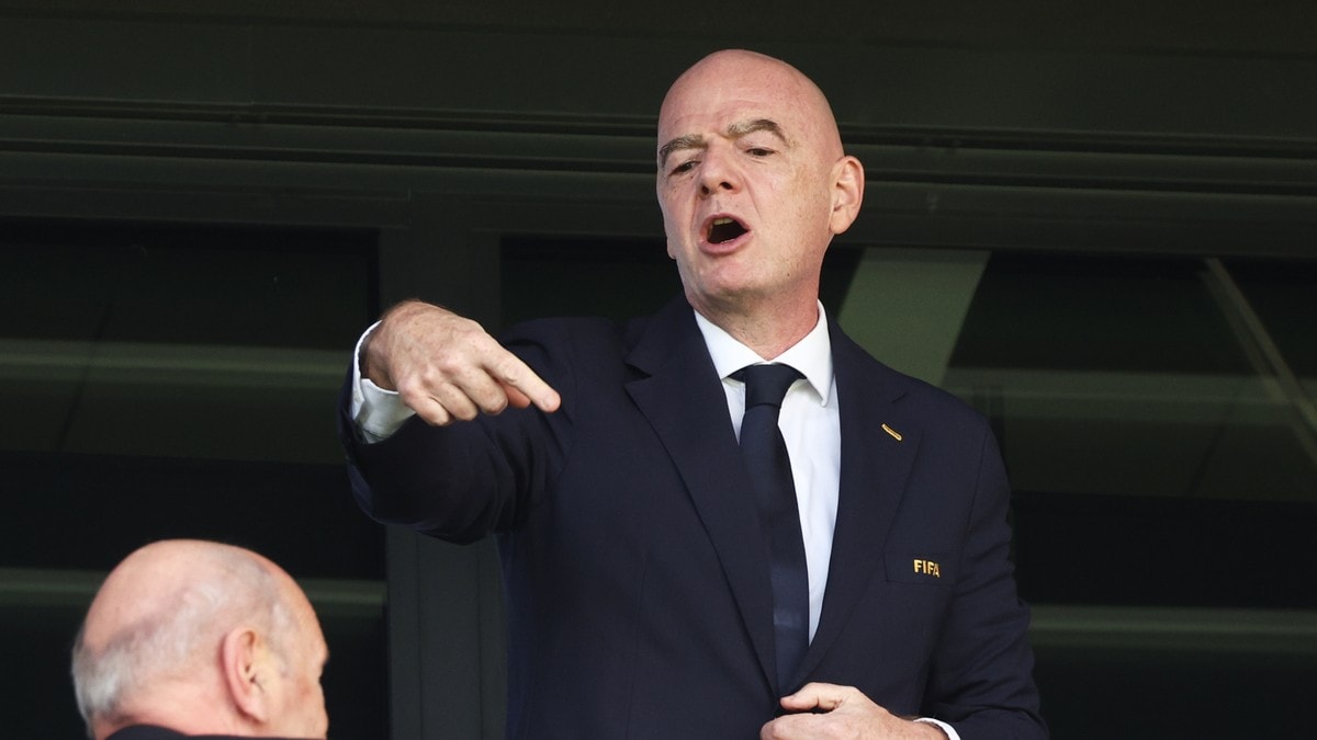 Hellas trekker støtten til Infantino