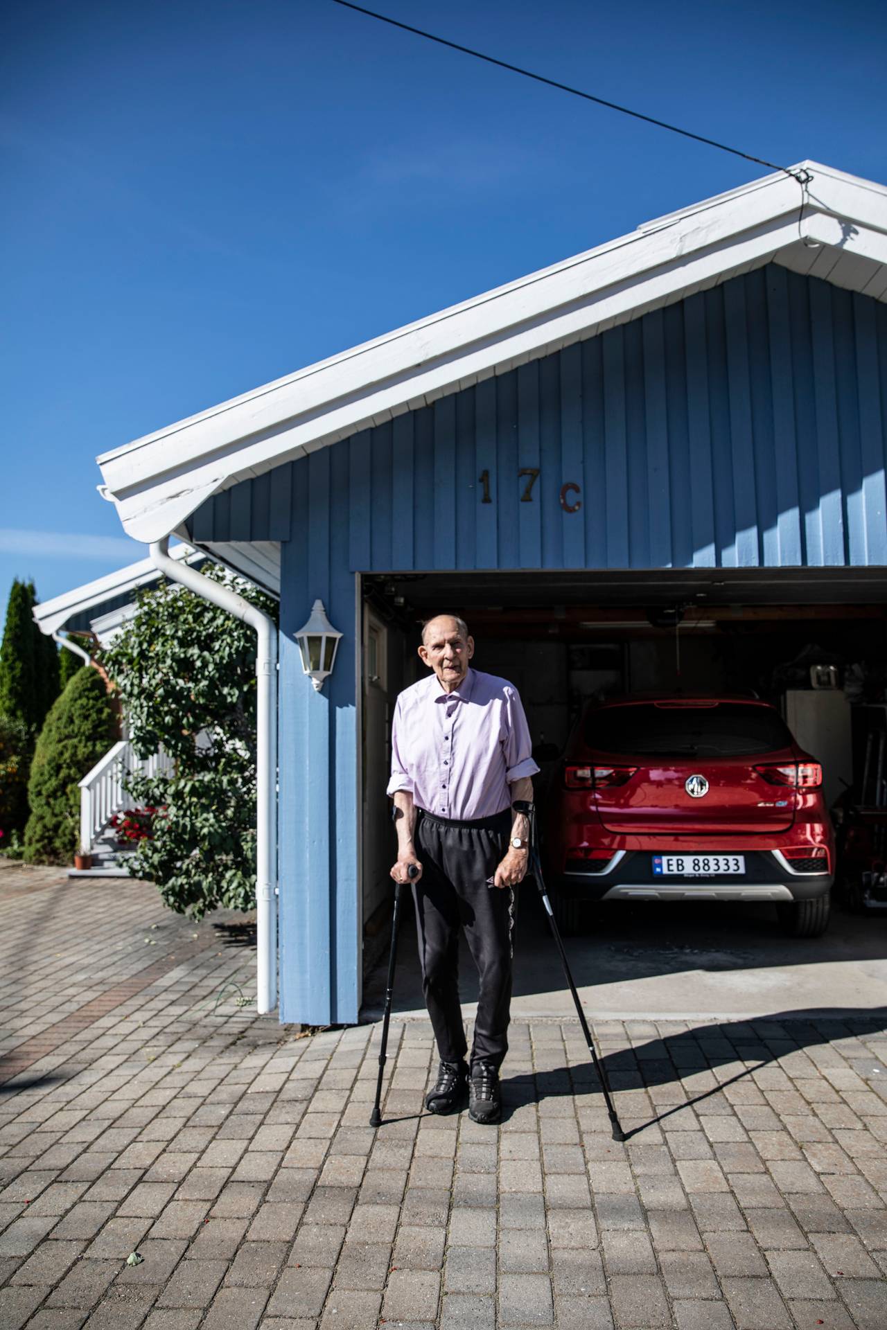 Kåre Syltevik kjøpte elbil i gåve til seg sjølv då han fylte 99 år hausten 2020.