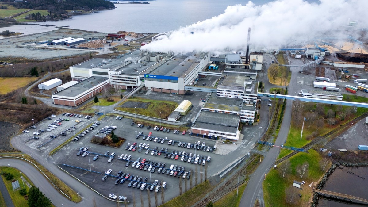 Norske Skog skal kutte 200 årsverk