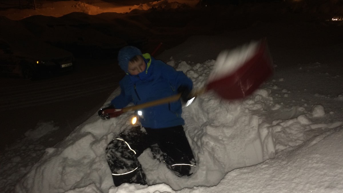 Snøfokk i Troms – i dag må spaden fram - NRK