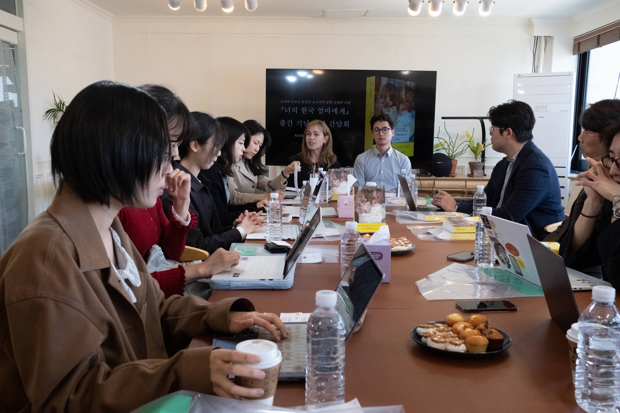 Kristin launchess her Korean-version about her findings of unknow secrecies of adoption system. Seoul, April 7, 2026. Fang Yongbin/NRK