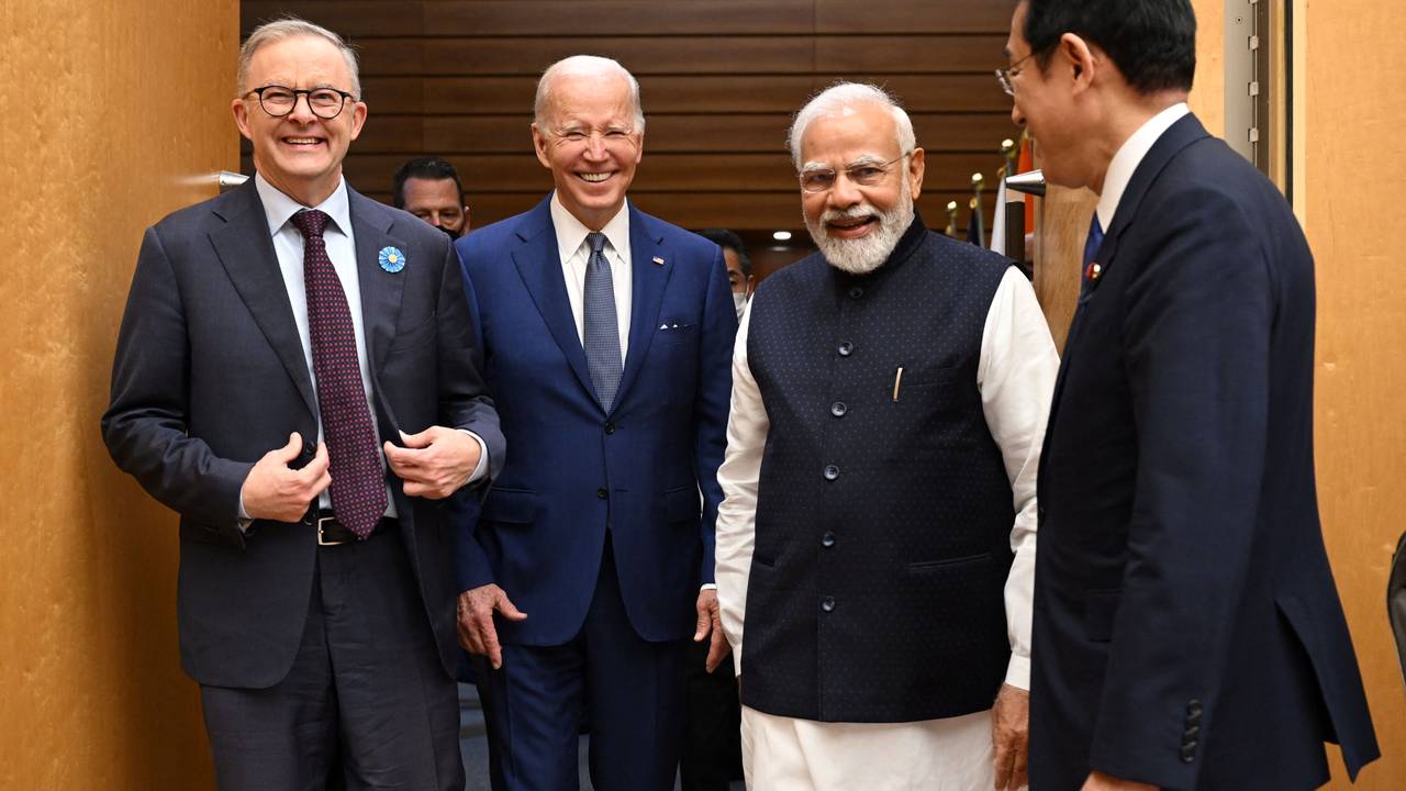 Amerikansk president Joe Biden saman med Modi på eit møte i Tokyo i fjor.