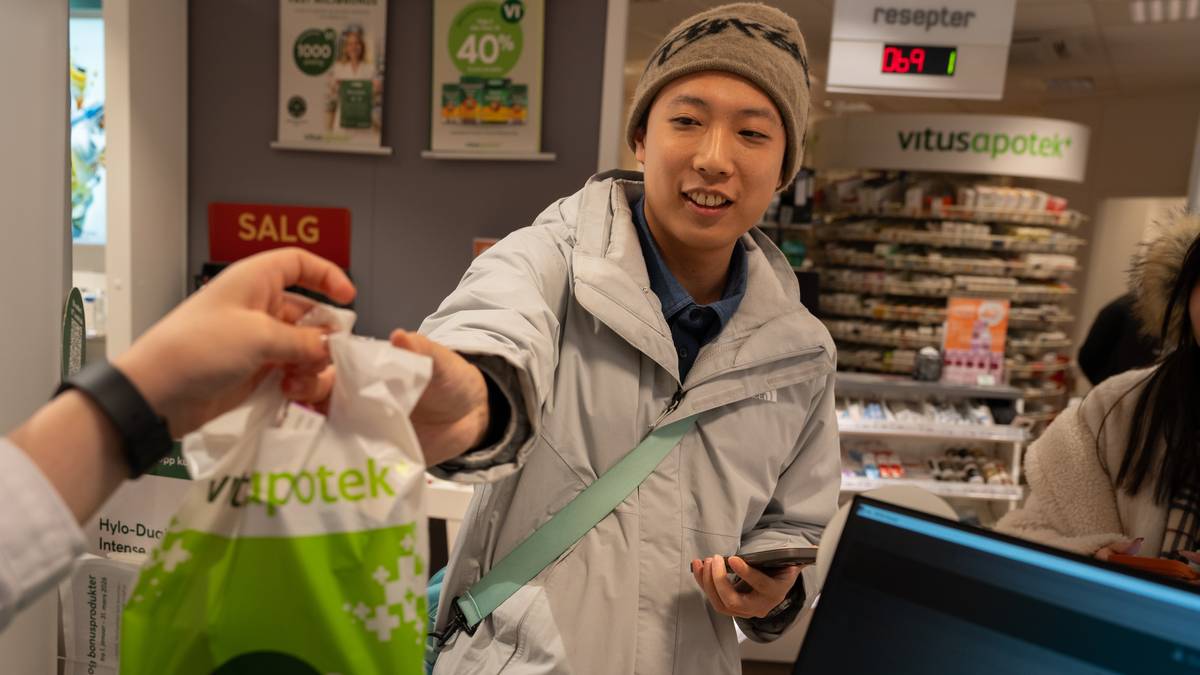 Turistene strømmer til: – Enkelte kjøper alt vi har