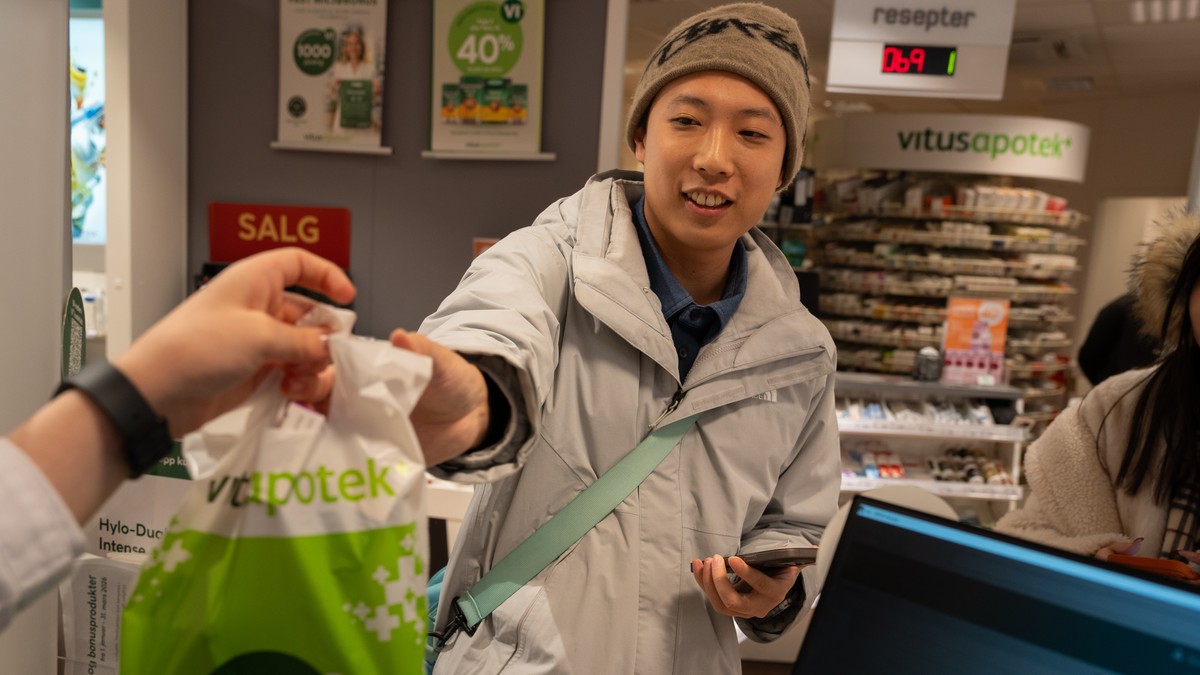 Turistene strømmer til: – Enkelte kjøper alt vi har