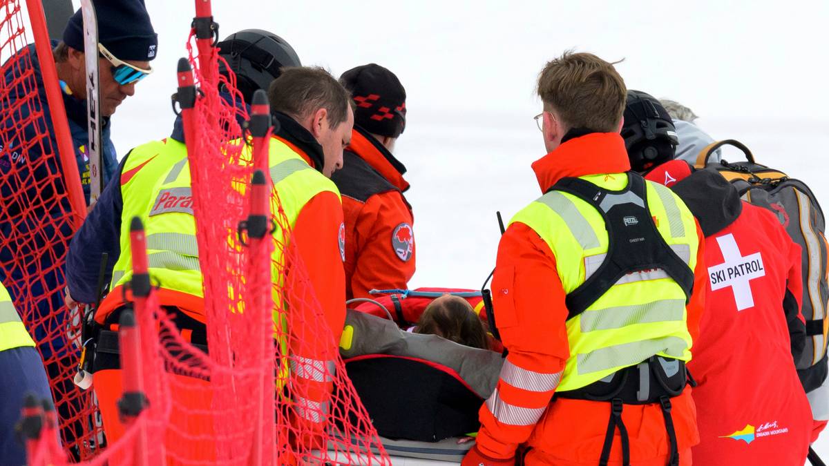 Sveitsisk alpinstjerne må akuttopereres i nakken etter stygt fall – kan bevege armer og bein