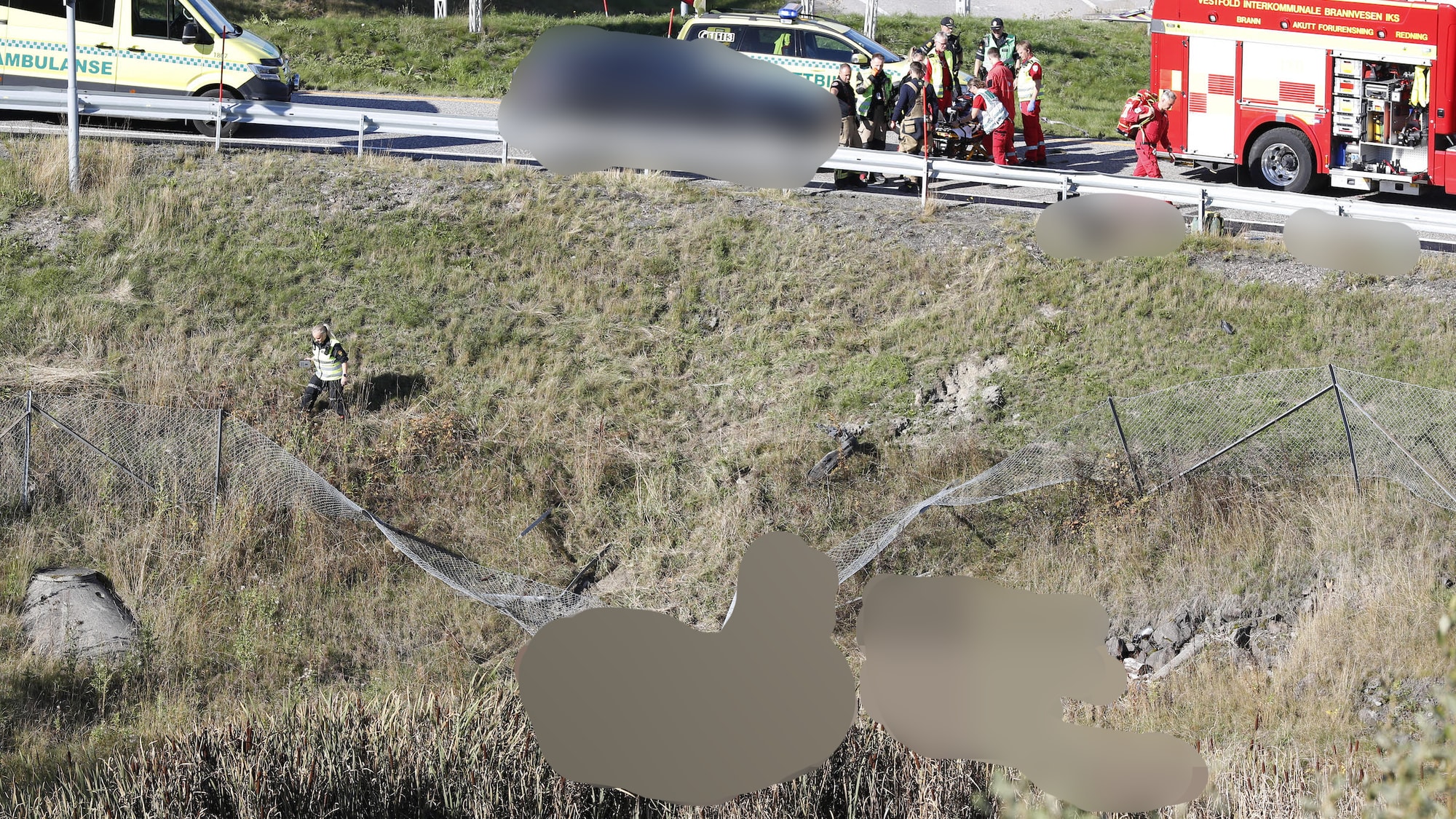 Bildet viser en trafikkulykke i Holmestrand. Bildet er sladdet.