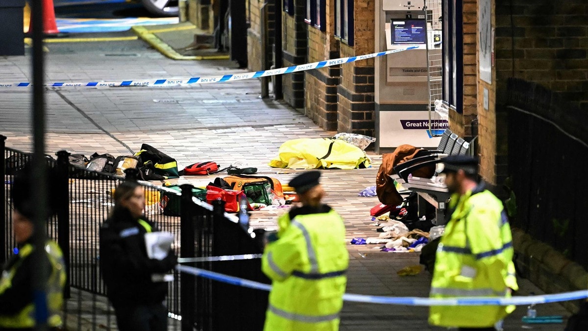 Ni livstruande skada etter knivangrep på tog i England