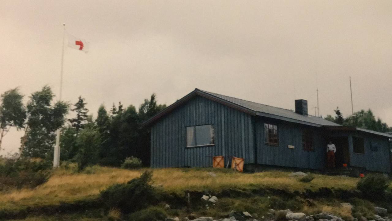 Røde Kors-hytta ved Holden ble brukt mye under leteaksjonen i 1998.