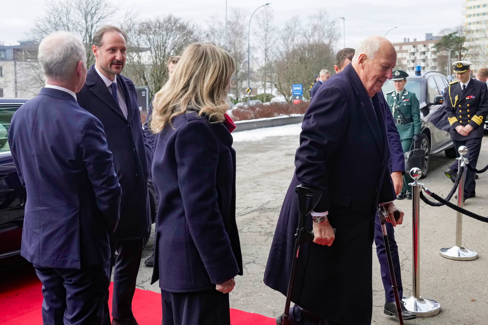 Kong Harald og kronprins Haakon ankommer åpningen av Totalforsvarsåret
