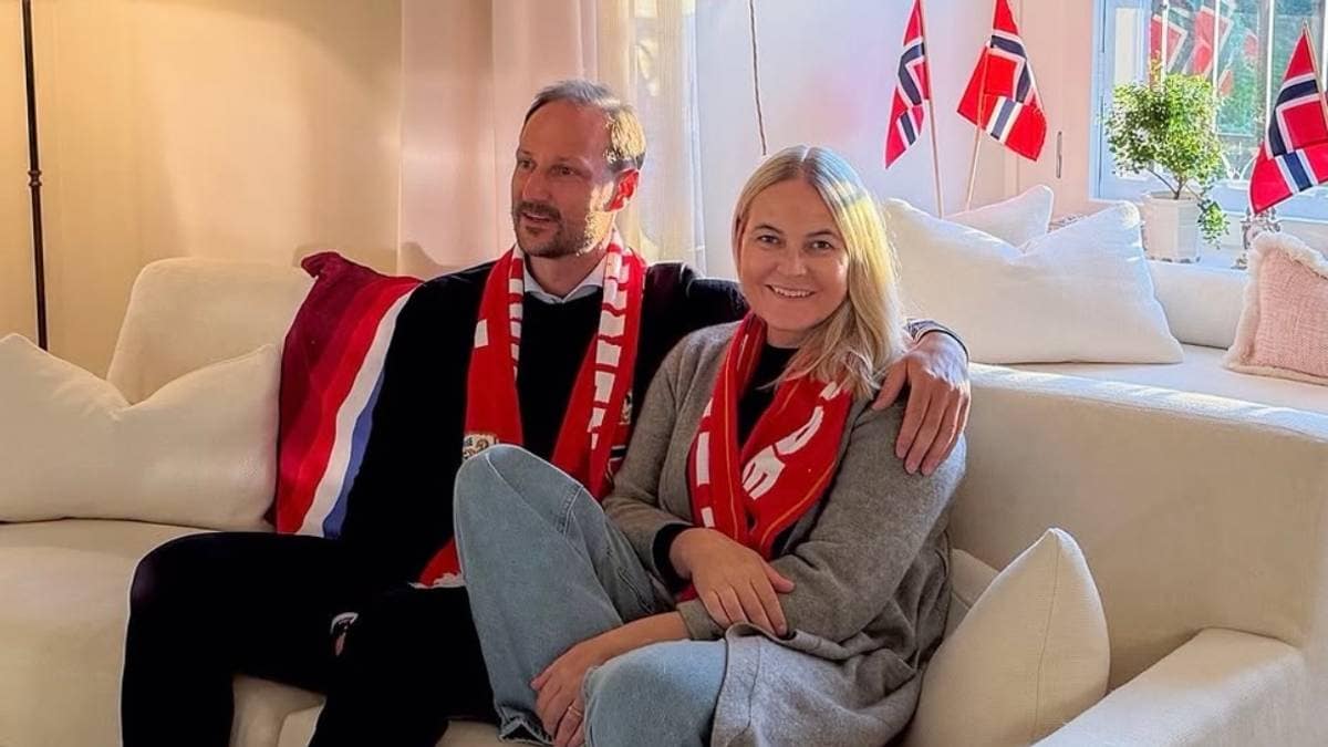Kongehuset deler bilde av Mette-Marit med Norge-skjerf