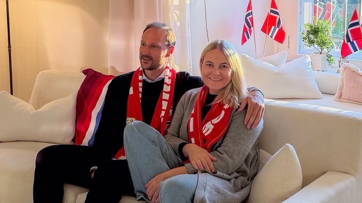 Kongehuset deler bilde av Mette-Marit med Norge-skjerf