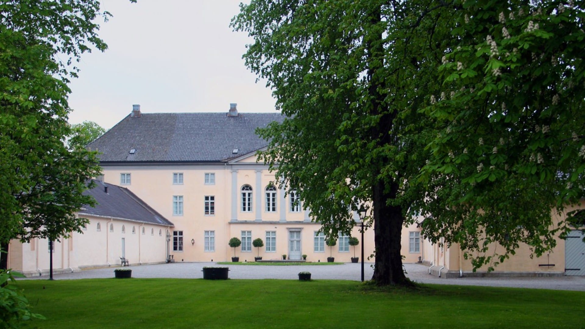 grunnlovsfeiring-p-jarlsberg-hovedg-rd-nrk-vestfold-og-telemark