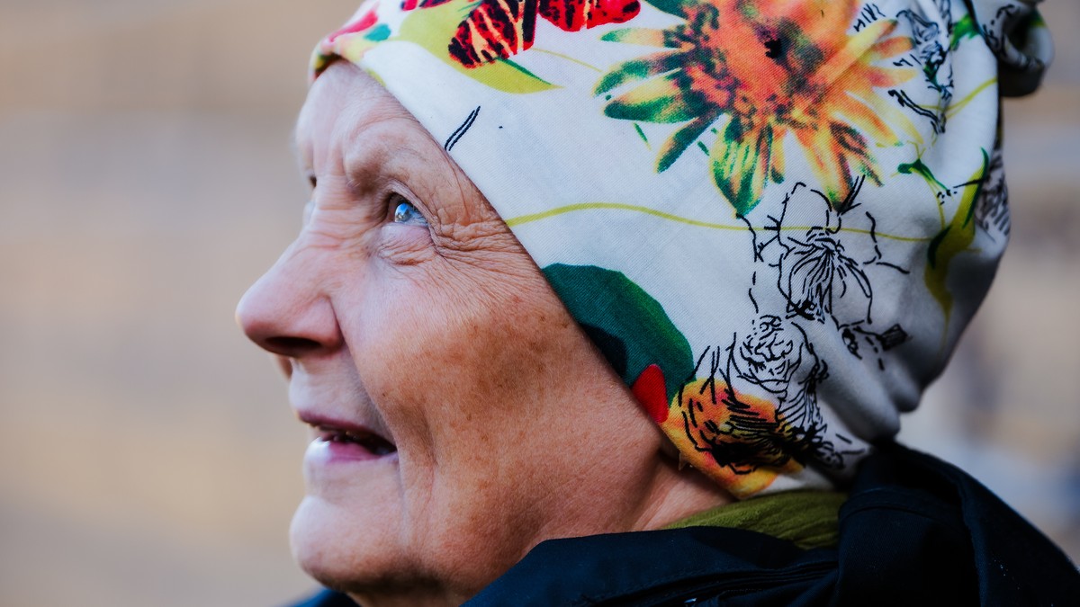 Da Inga skulle si farvel til brystene, ringte hun barnebarnet