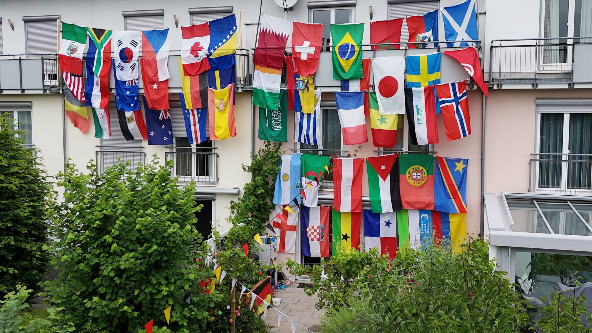 Alle 48 flagg i fotball-VM