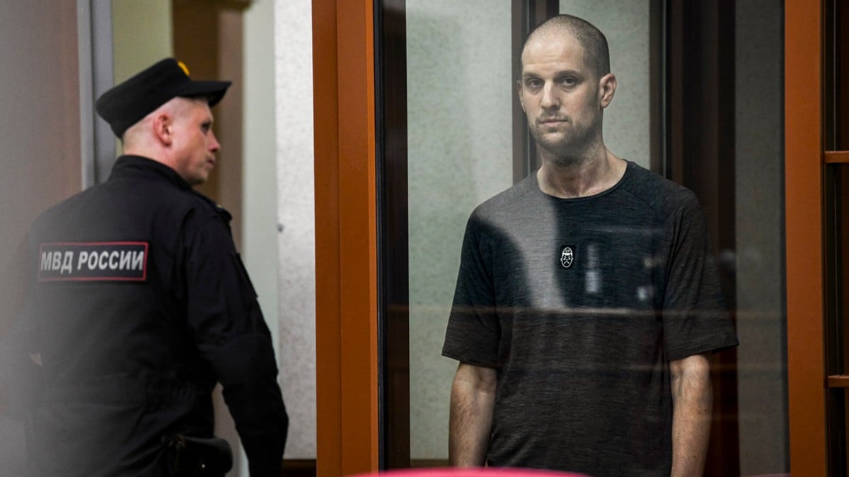 Bloomberg: Russland løslater Evan Gershkovich og Paul Whelan i fangeutveksling
