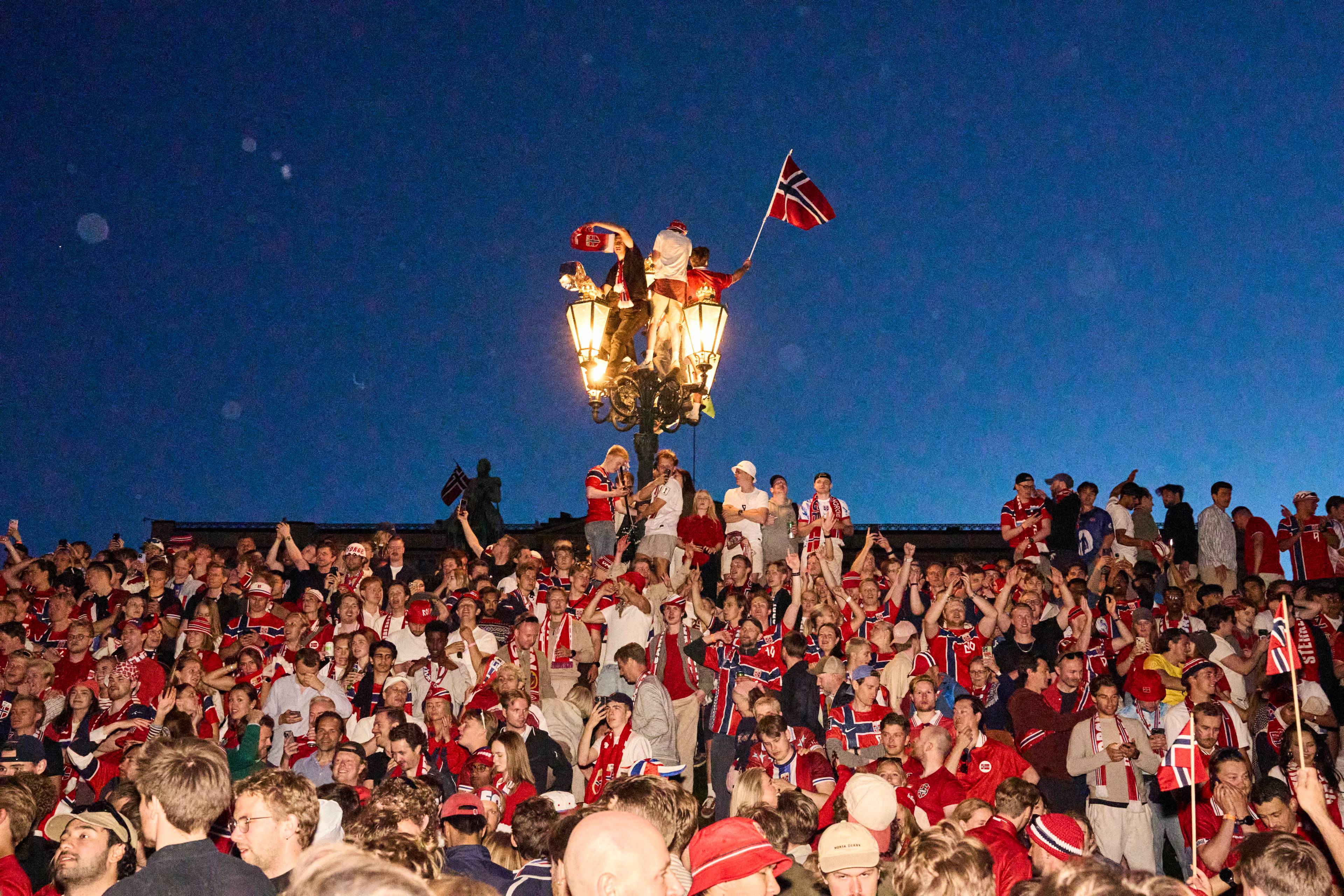 Bilder fra kampen mellom Norge og BrasilFra visningen på rådhusplassen