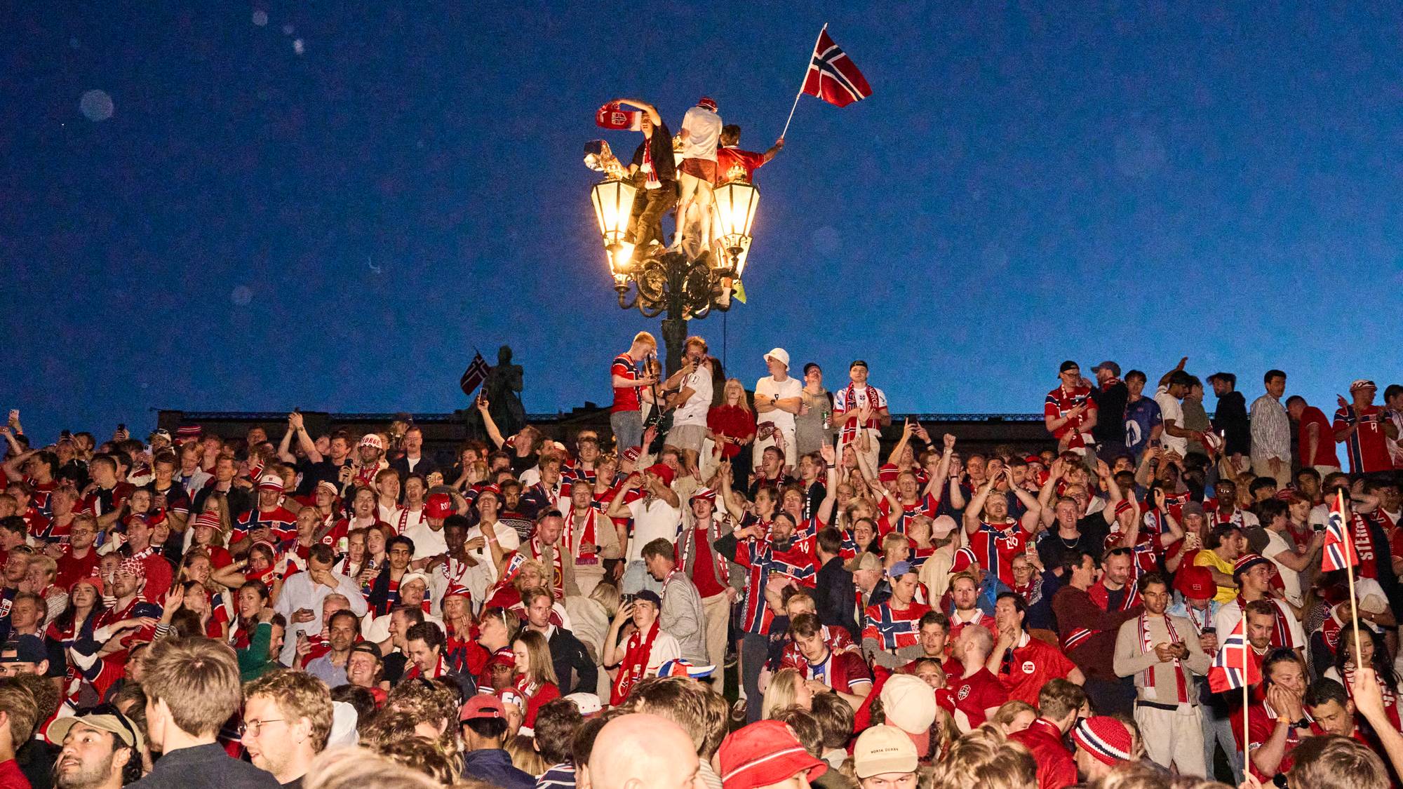 Bilder fra kampen mellom Norge og Brasil
Fra visningen på rådhusplassen