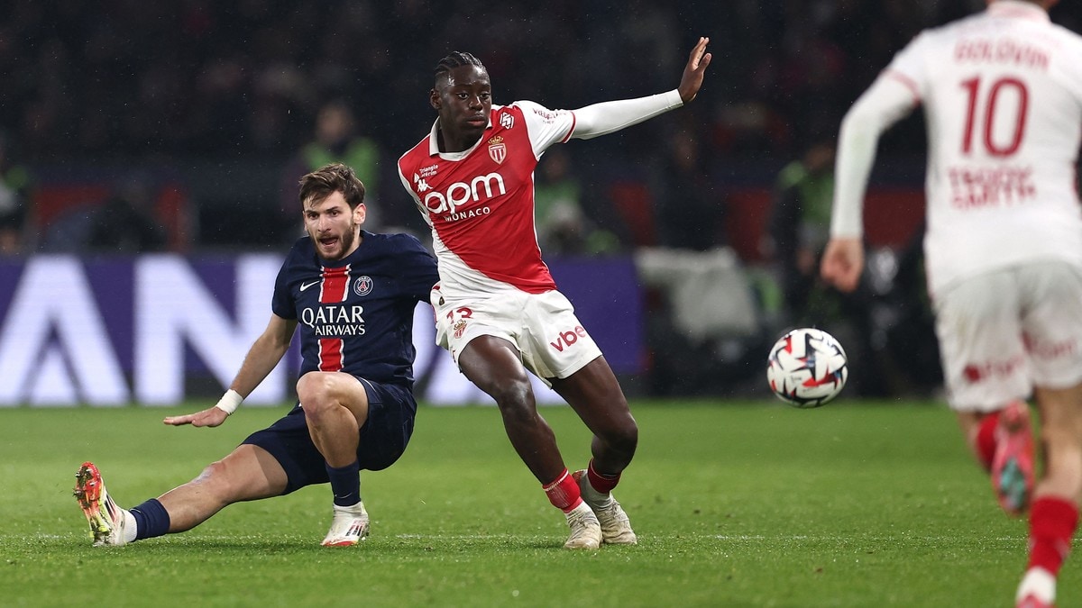 Monaco-spiller måtte kjøpe iPhone til laget etter å ha kommet for sent