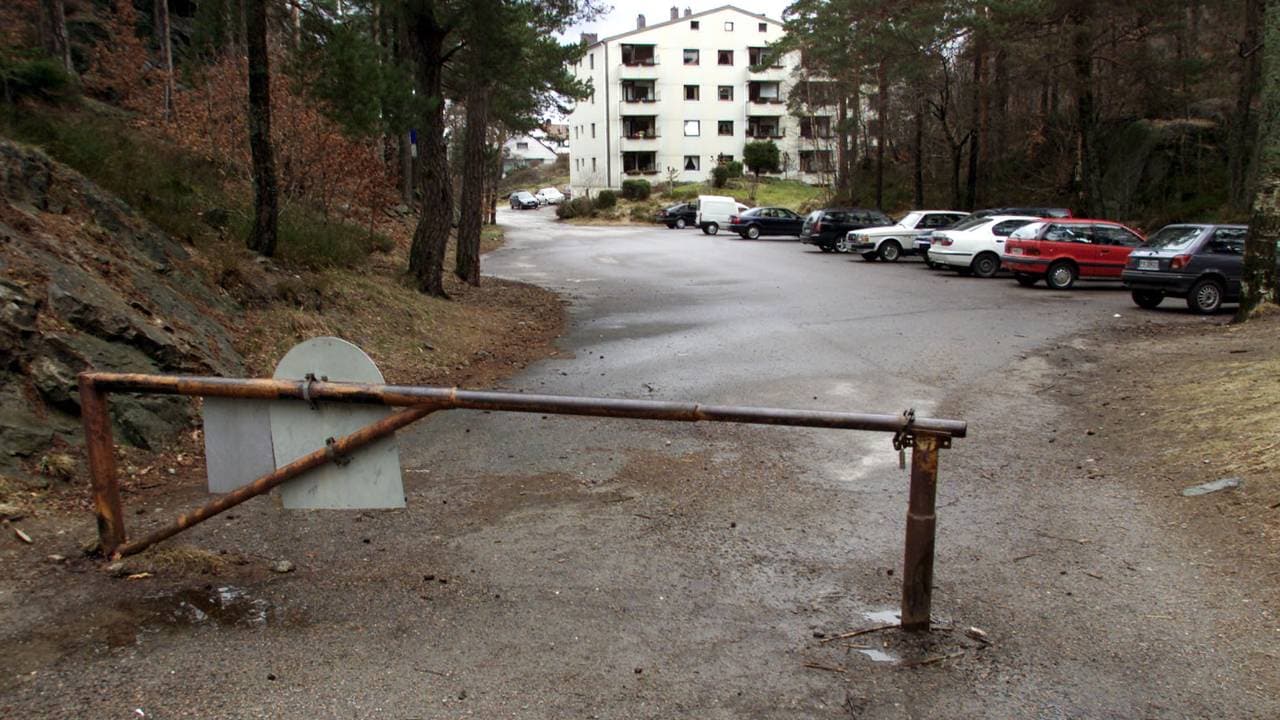 Bom Svarttjønn mot parkering