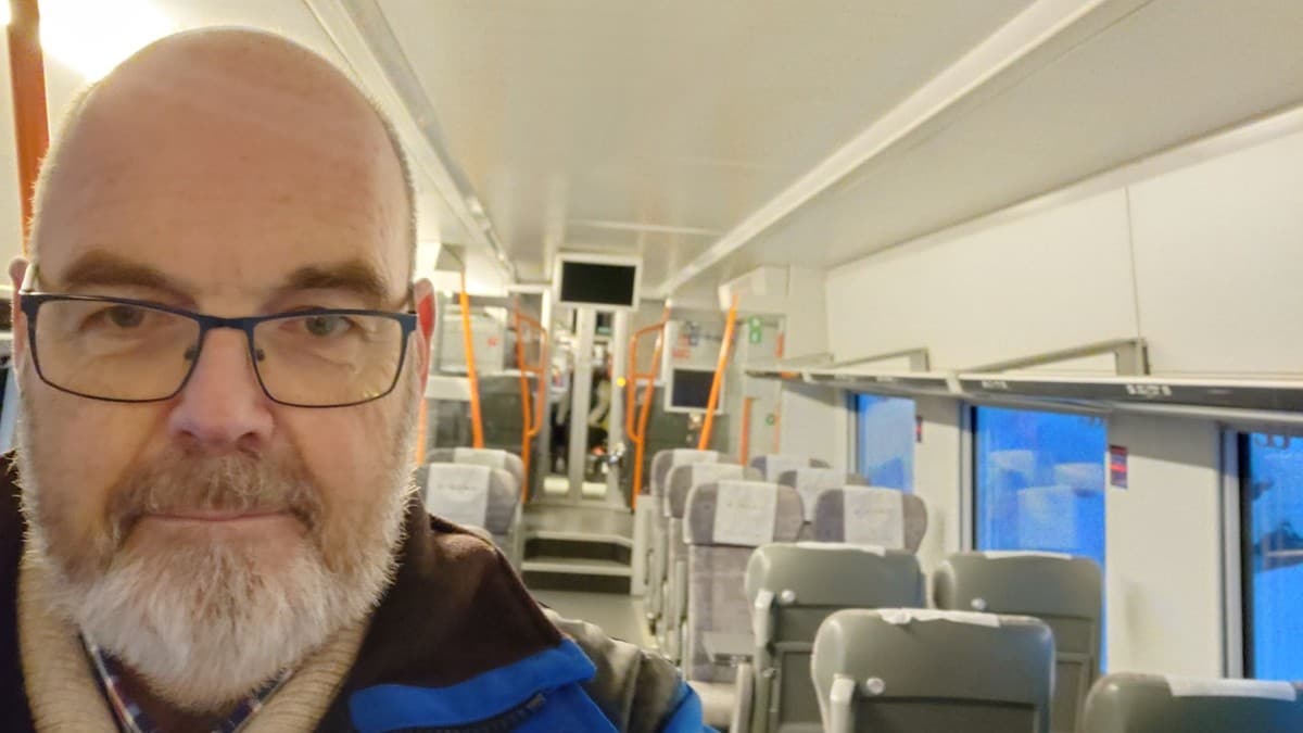 Tog havarerte i 14 minus: – Begynner å bli kaldt her