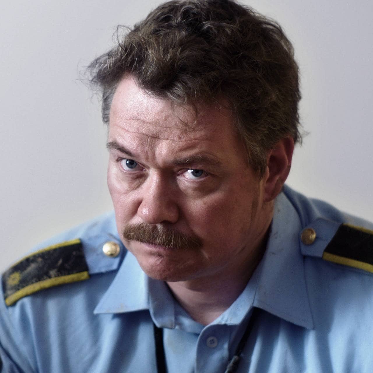 NRKs dramaserie «22. juli» – politibetjent Eivind (Øyvind Brandtzæg).
