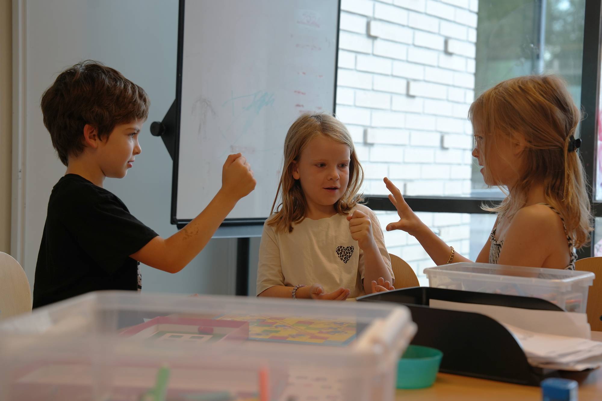 Trym, Iben og Oda på skolen