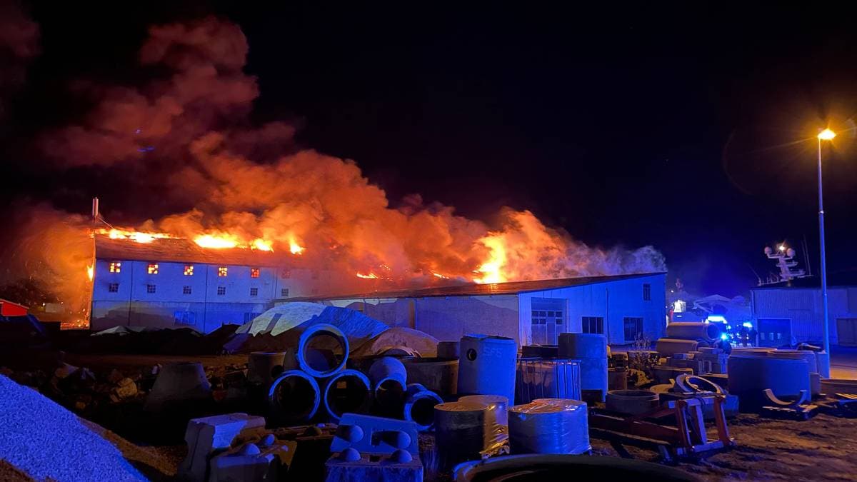 Fire in industrial area in Herøy – Latest news – NRK