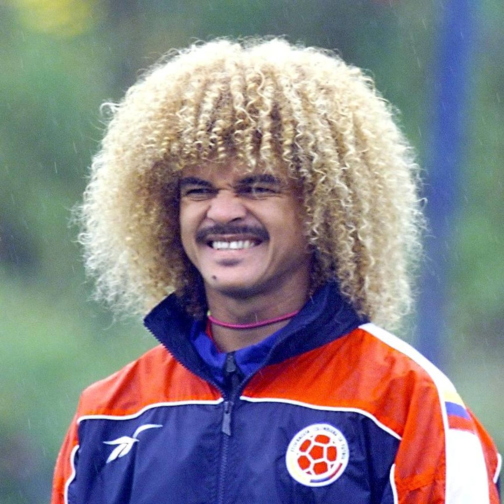 LYO01 - 19980612 - LA TOUR DU PIN, FRANCE : Colombian soccer player Carlos Valderrama looks at teammates during a training session, 12 June in La Tour du Pin, central France> Colombia will play vs Romania, 15 June in Lyon. (ELECTRONIC IMAGE) EPA/AFP PHOTO GERARD CERLES