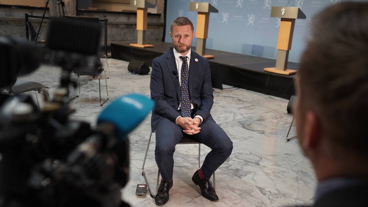 Bent Høie blir intervjua