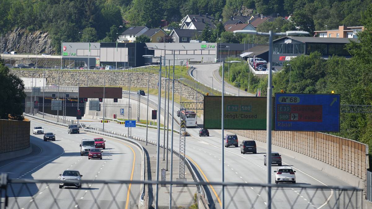 En person omkom i bilulykke i Råtunnelen