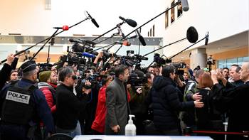 Gisele ​pelicot⁤ on her way to⁣ the courthouse in⁢ Avignon were her‌ ex-husband will receive ⁣his sentence ⁤in⁣ the ‍mass rape case.