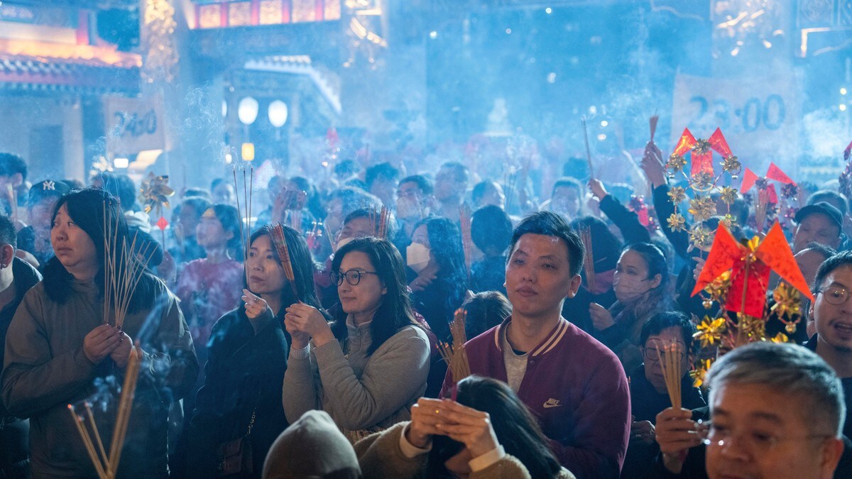 Slangens år har begynt – stor feiring i Kina og andre deler av Asia