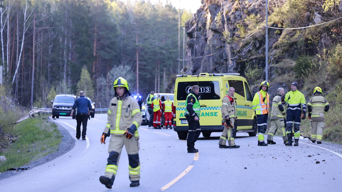 Alvorlig trafikkulykke i Froland: Bil havnet på taket