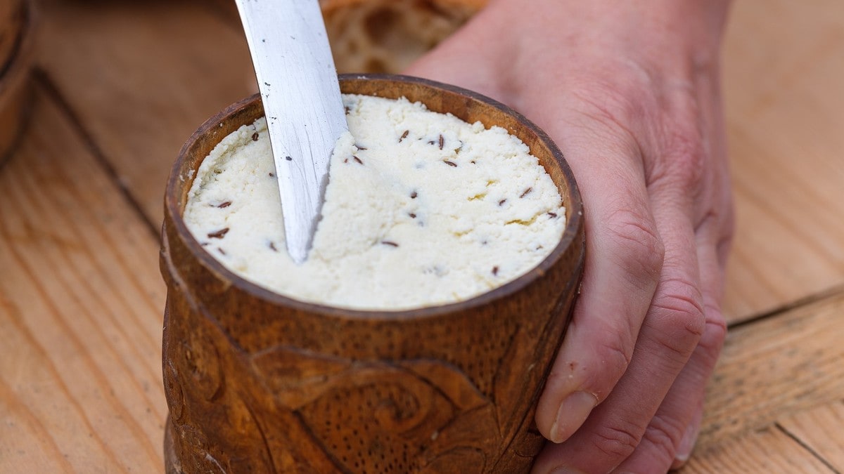 Testa oppskrifter til kokebok: – Lagra ost i senga i tre månader