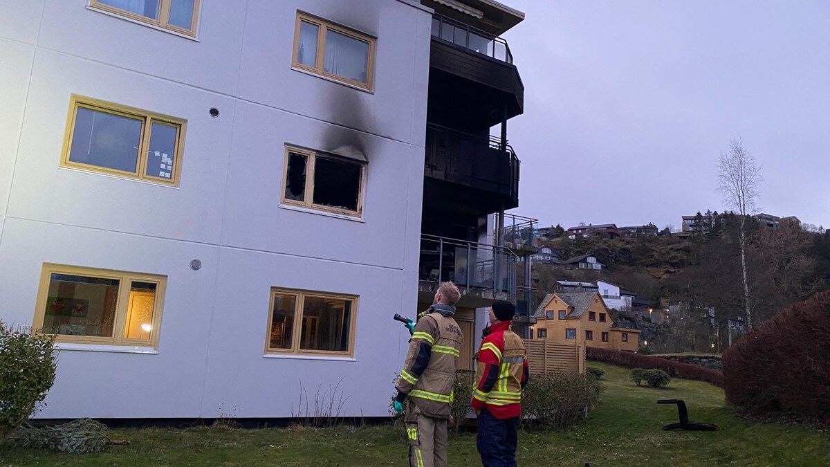 Ein person sikta etter bustadbrann i Bergen